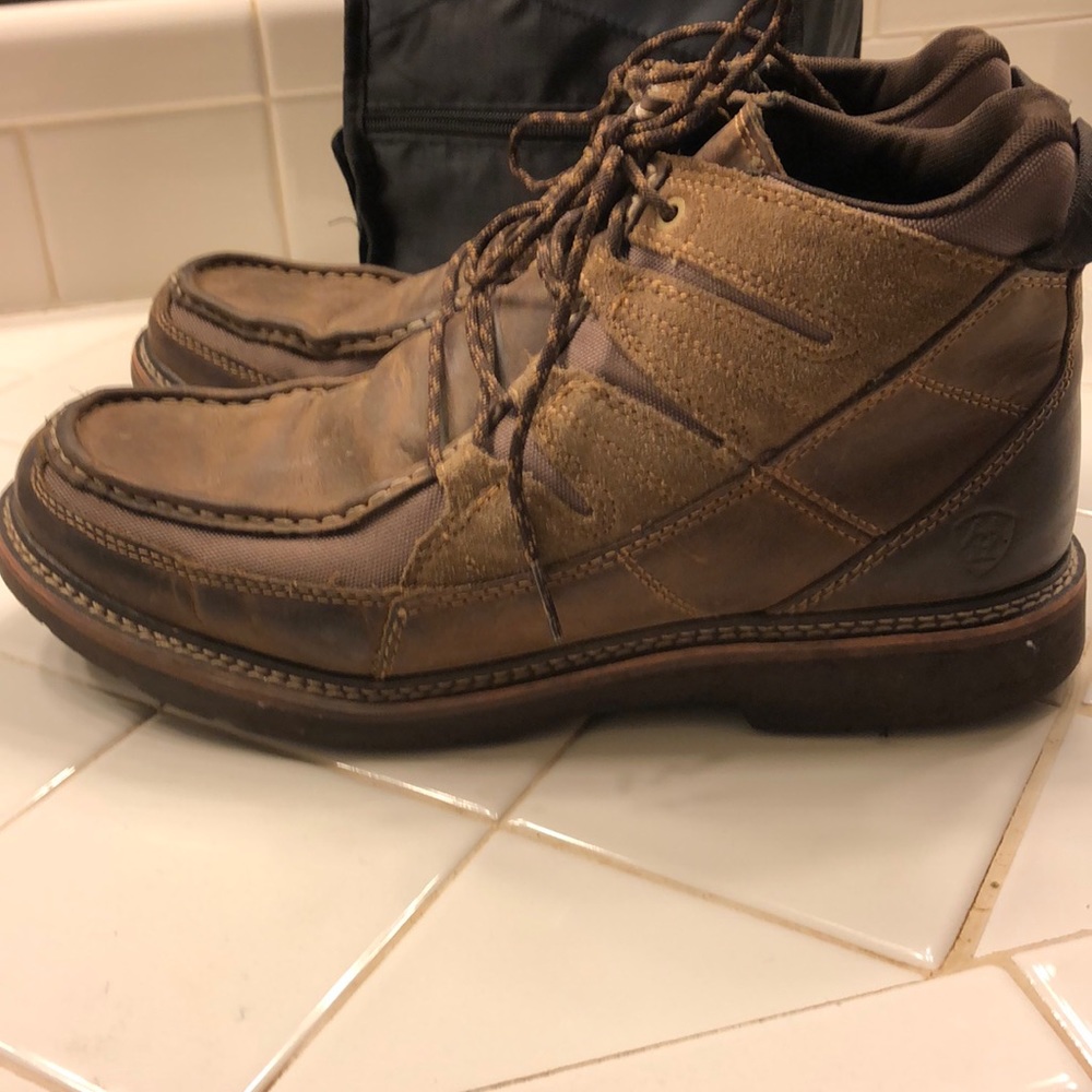 Chukka boots